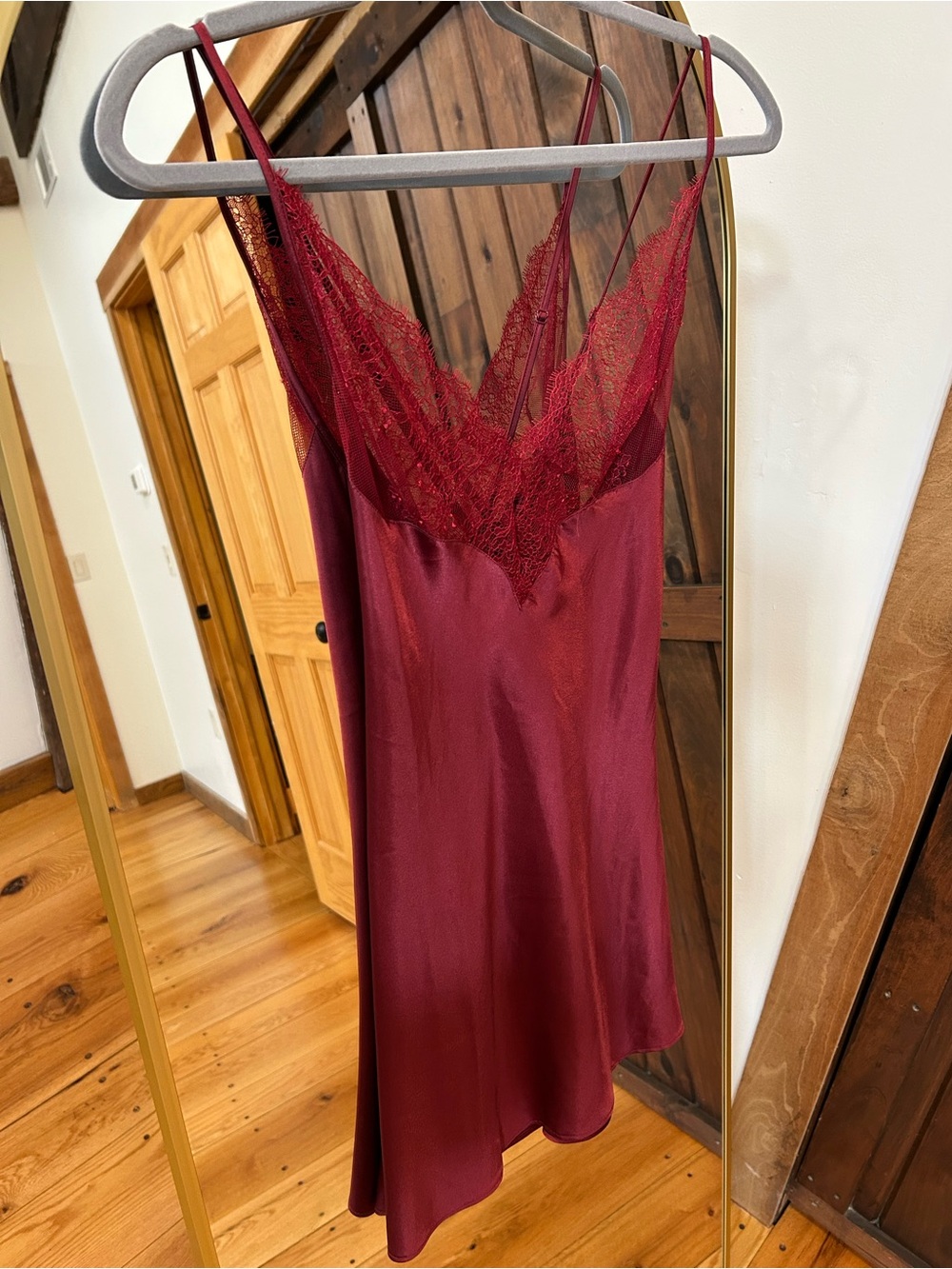 Victoria’s Secret Satin Slip Burgundy/Cranberry. Women’s XS. EUC